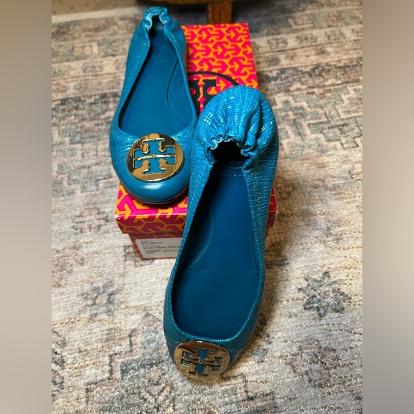 Tory Burch Serena Lizard Print Flats Color: Electric Eel size 8 - Picture 4 of 10